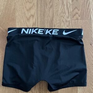 Nike Boys Compression Shorts - Large (14/16)